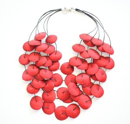 Necklace with rose petals in red.jpg_1